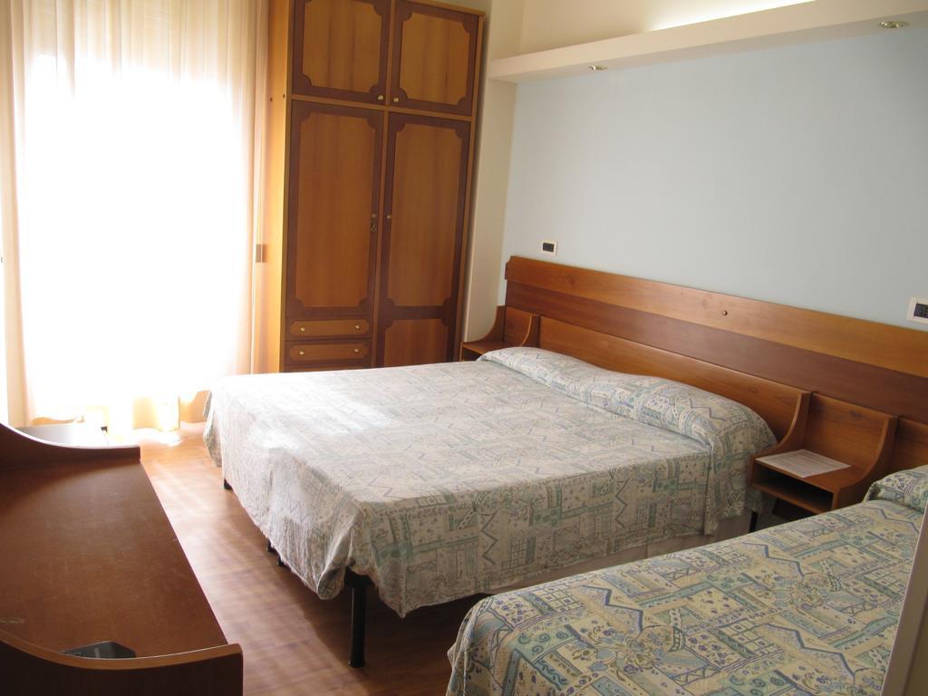 Hotel Sirena Senigallia Cameră foto